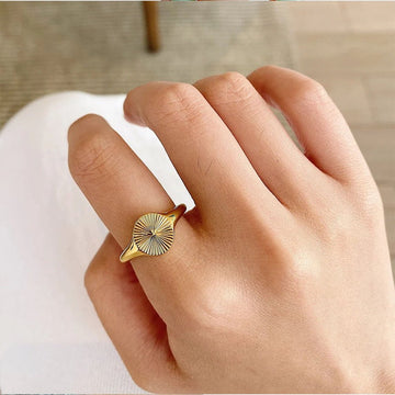 Dainty Rays Ring