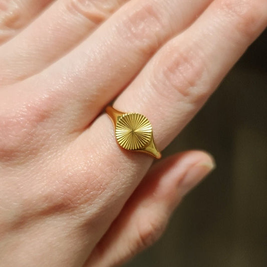 Dainty Rays Ring